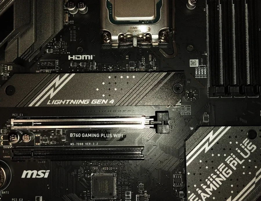 ustanovka-ssd-na-platu-msi-10