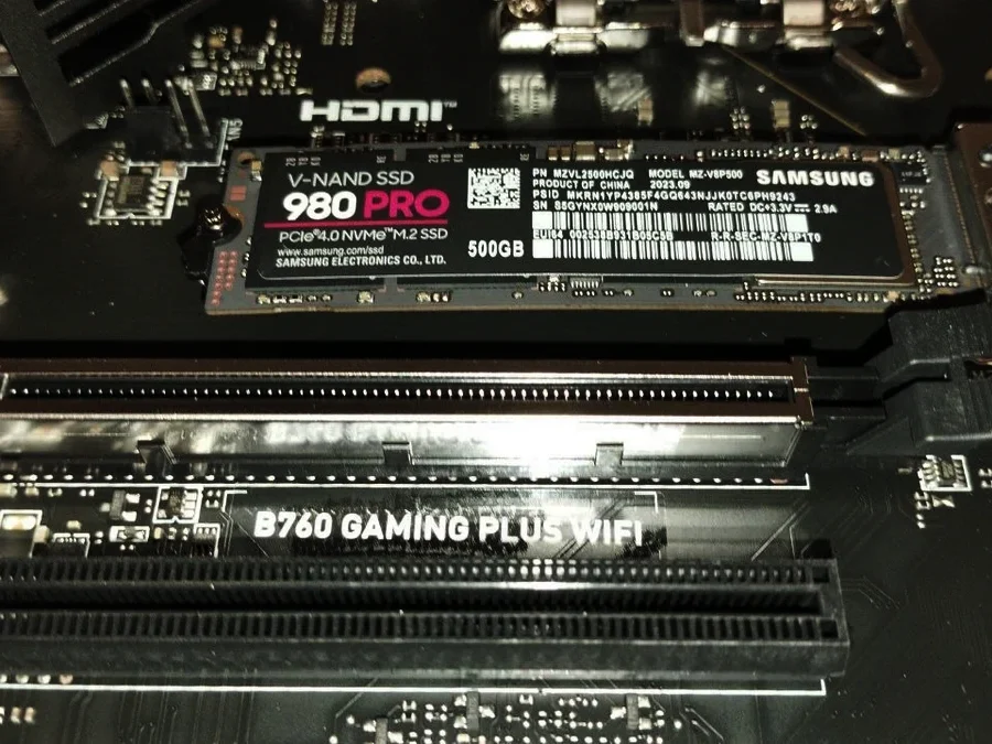 ustanovka-ssd-na-platu-msi-5