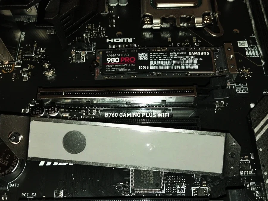 ustanovka-ssd-na-platu-msi-6