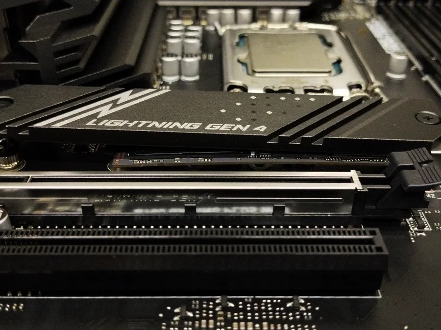 ustanovka-ssd-na-platu-msi-7