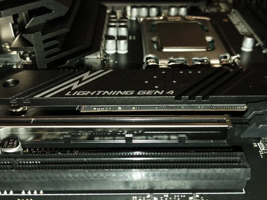 ustanovka-ssd-na-platu-msi-8