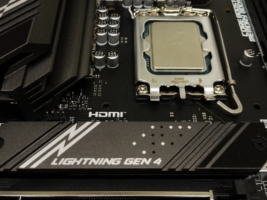 ustanovka-ssd-na-platu-msi-9